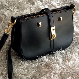 Black Adrienne Vittadini Crossbody